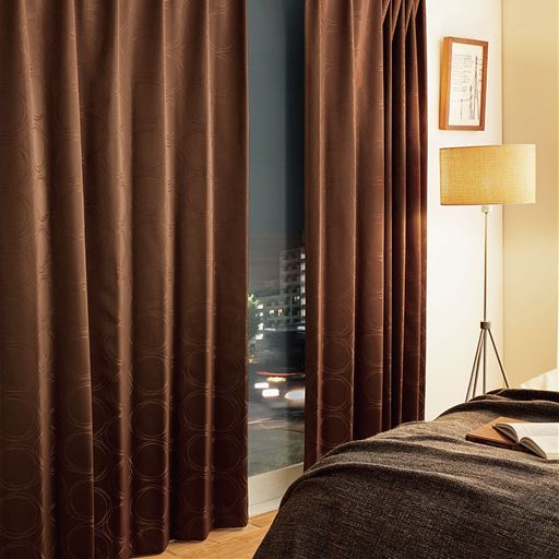 ブラウン<br>遮音・遮光・遮熱保温付きで寝室にもおすすめ。