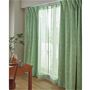 グリーン<br>落ち着いた色と風合いでインテリアに合わせやすい、総リーフ柄のカーテンです。