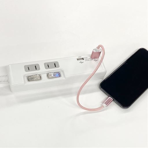 USBポートで携帯の充電もできて便利!<br>※画像はWF-5204です。
