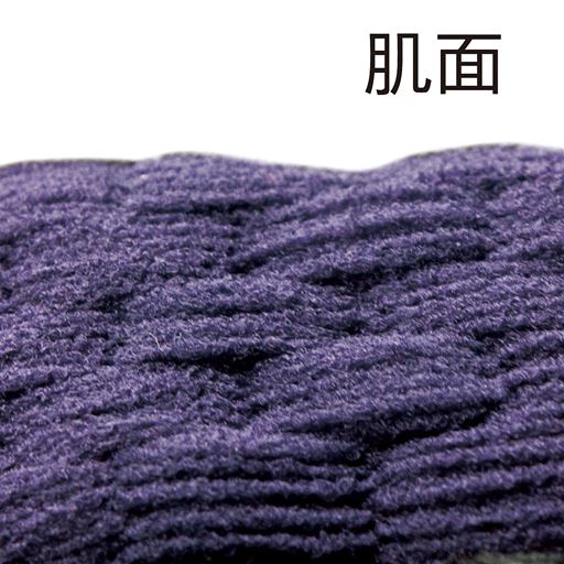 密集したクッショ<br>ン編みが土踏まず<br>を盛り上げます。