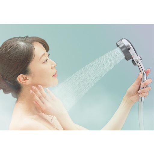 シャワーヘッドを変えるだけ!毛穴より小さい微細な気泡が発生。毛穴汚れを吸着し、お肌や頭皮の皮脂汚れもすっきりと洗浄します。<br>※イメージ
