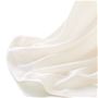 シルクの中でも繊維の長いフィラメントシルクを贅沢に使い、上品な光沢感と肌なじみの良さを実現。