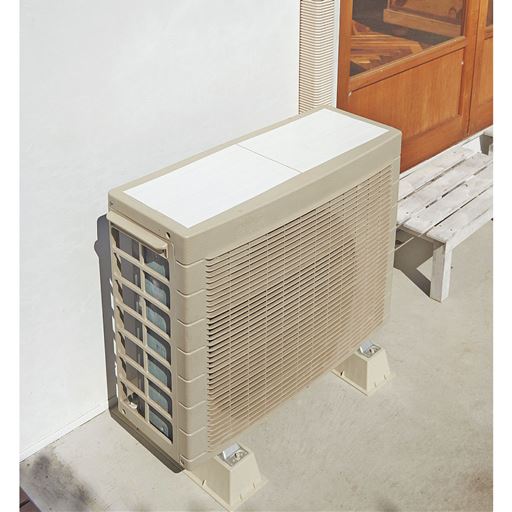 ホワイト系 エアコンの室外機を温度上昇から守る断熱シートです。