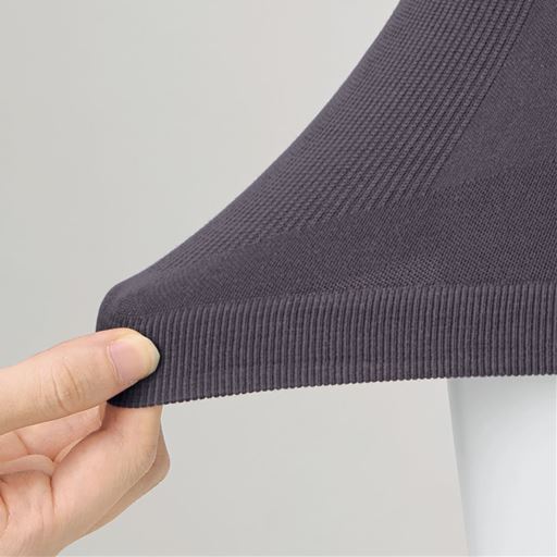 360°ストレッチ素材。 立体成型編みがラクな着心地を実現。ハギや裏当てがなく、パワーの強弱を切り替えた編み分けにより、締め付けすぎずにボディラインを引き締めます。