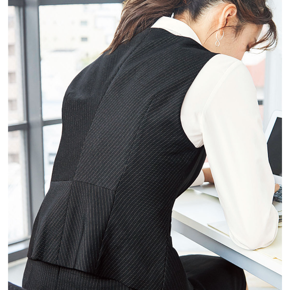 らくらくベスト 事務服 洗濯機ok 動らく 背中につっぱり感なく腕もサッと前に出せる前らく 仕様 ファッション通販ならセシール Cecile