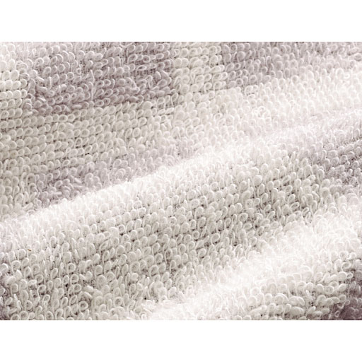 オーストラリア産の綿を使い、軟水で後処理をすることで肌ざわりがよく、吸水性のよいタオルに仕上げました。