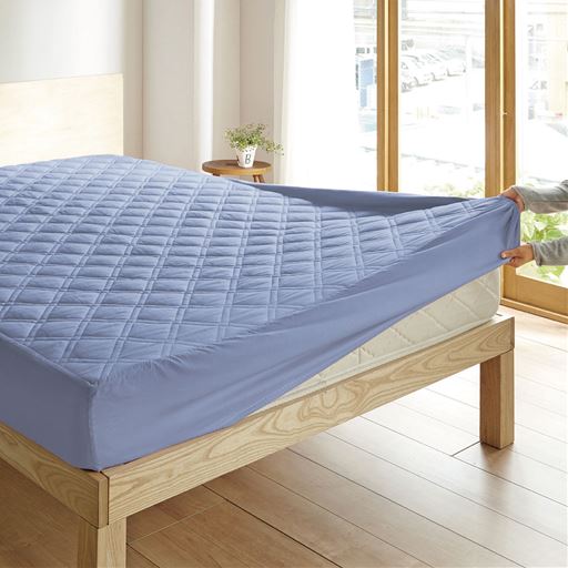 アンティックブルー<br>一枚で見た目すっきり、寝心地ふんわりのパッド一体型ベッドシーツです。