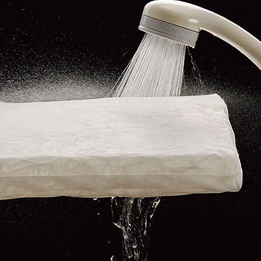 中材はシャワーなどで簡単に洗えて清潔。
