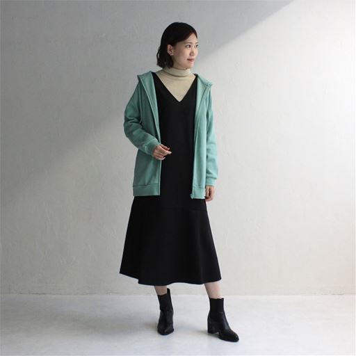 ミント コーディネート例(スタッフ身長166cm、着用Mサイズ)<br>※ニットは品番:MS-2129、ワンピースは品番:AO-1742