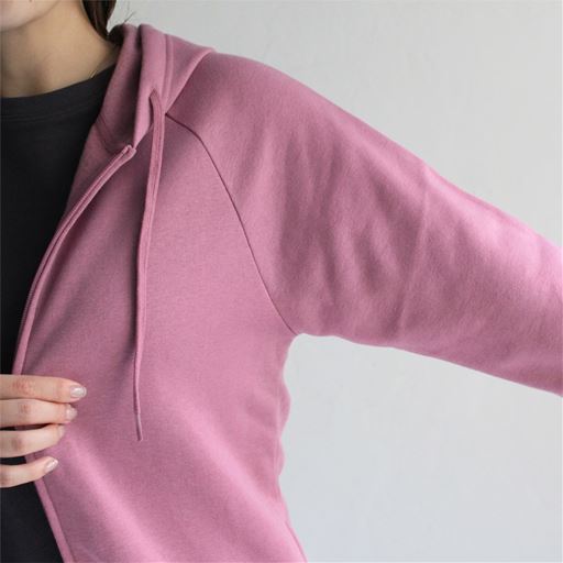 スモークピンク ラグラン袖アップ