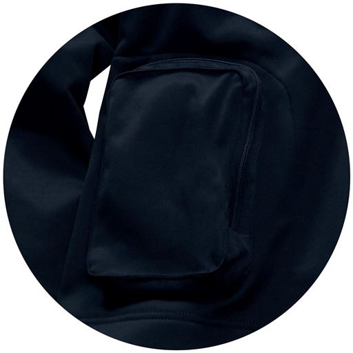 右腰にもファスナー付き立体デザインポケット