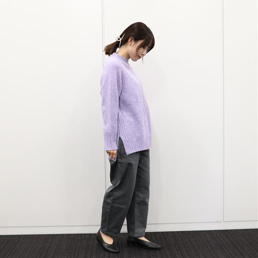 ラベンダー コーディネート例(スタッフ身長155cm、着用Mサイズ)<br>※パンツは品番:MP-2678