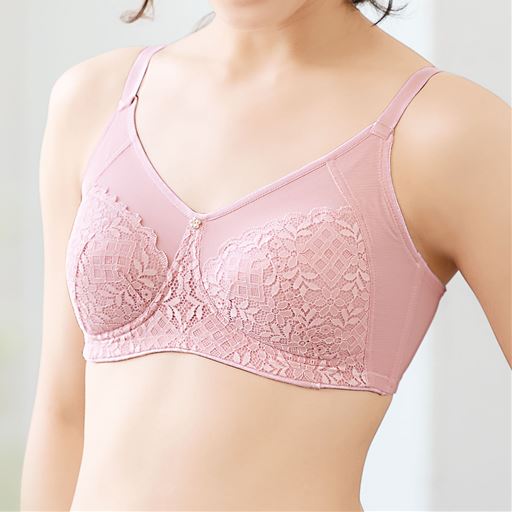 にやさしい着け心地のノンワイヤータイプのTシャツみたいなブラ<br>シェードピンク 着用例