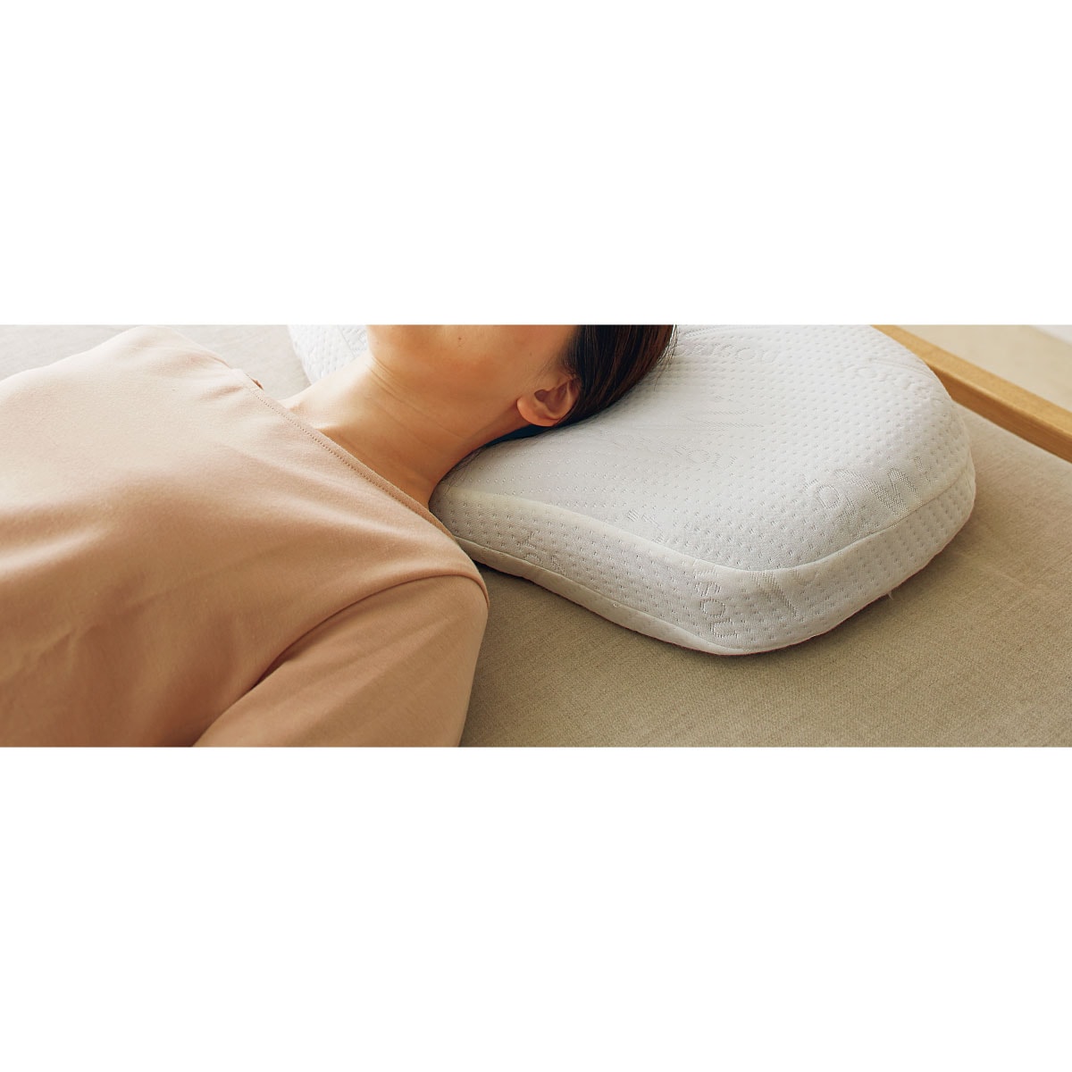 首と肩に寄りそう枕 - 寝具の通販ならセシール(cecile)