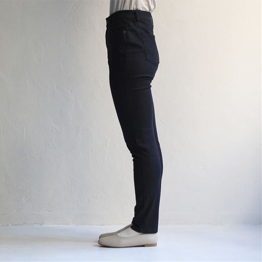 スタッフ身長166cm、64-91(股下72cm)、ブラック系着用