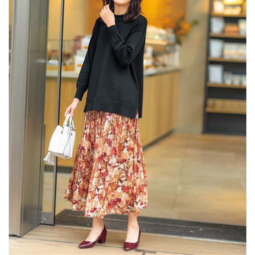ワインぽい濃いめのピンク花柄がアクセント♪ちょっぴり華やいだ印象に