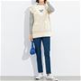 ピタッとしすぎず、程よくフィットするスキニーパンツ。計算されたサイズ感とデザインではきやすく、着まわしに活躍。