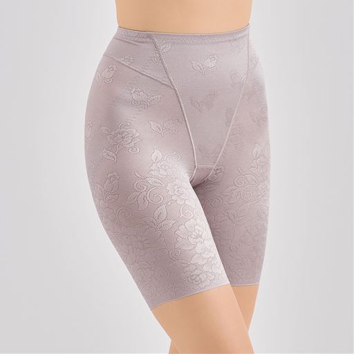 グレー着用例 フロントスタイル <br>パンツにもスカートにも合わせやすい股下約15cm丈。