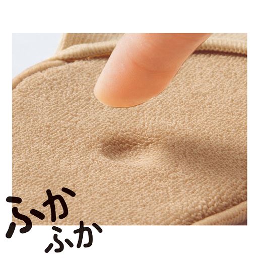 しっかり厚いフカフカの低反発クッションが足裏の衝撃を吸収。足指の間の汗も吸って爽やかです。