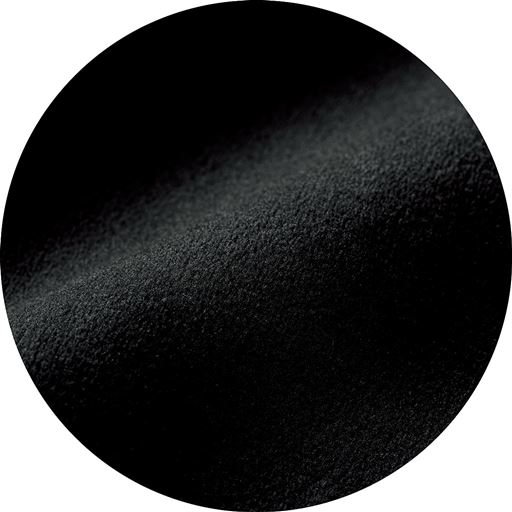 身頃から袖裏までリッチな裏ベロア仕様。