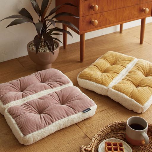 (左から)ピンク系、イエロー系