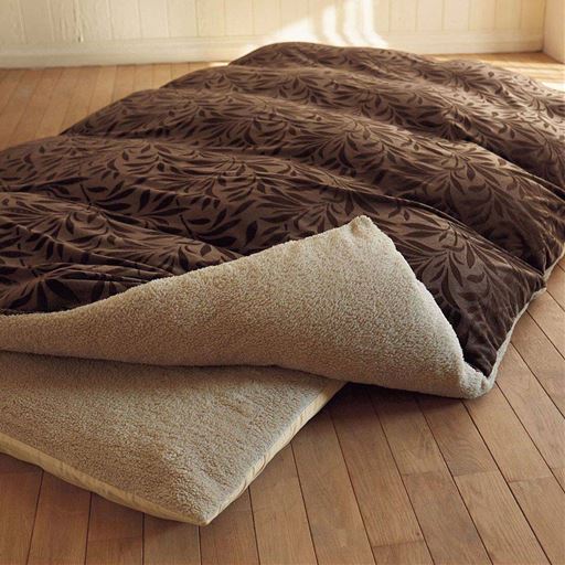 ブラウン(リーフ柄) ※商品は布団を包む毛布です。<br>※布団を包む毛布(敷き布団用)はCY-701を使用しています。