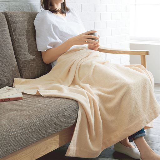 アイボリベージュ(ハーフサイズ)<br>やわらかな肌ざわりのマイヤータオルケットです。