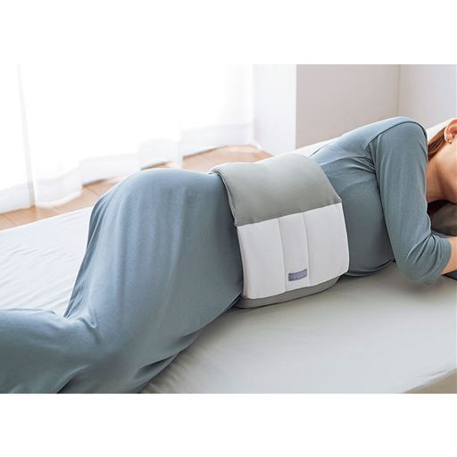 グレー<br>身体のすき間にふわっとフィットする「お医者さんの®腰futon」です。