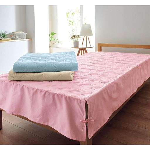 (上から) サックス・ピンク ※ベージュは完売しました。<br>広げてかぶせるだけで簡単にセットできる、置くだけパッド付きベッドシーツです。