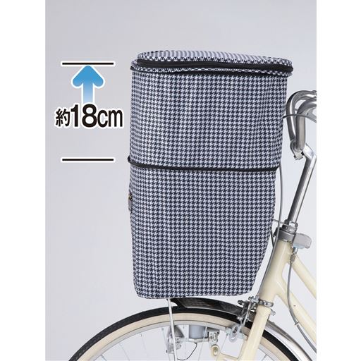 2段式で容量UP!<br>※前・後ろカゴ共通 <br><br>荷物の多い時はファスナーを開くだけで容量を増やせる、2段式のカゴカバーです。