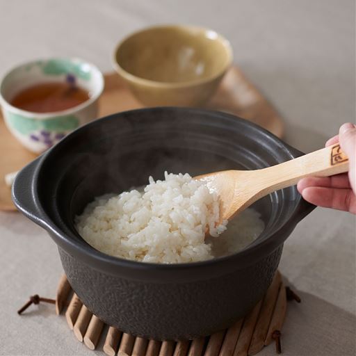 一合で約3分、二合で約5分加熱し、火を切って約20分放っておけば、蓄熱保温調理でふっくらごはんが炊けます。
