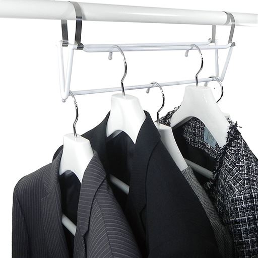 V字に構成された本体バーに洋服を段違いにしてかけることで、収納力を約1.5倍向上させます!