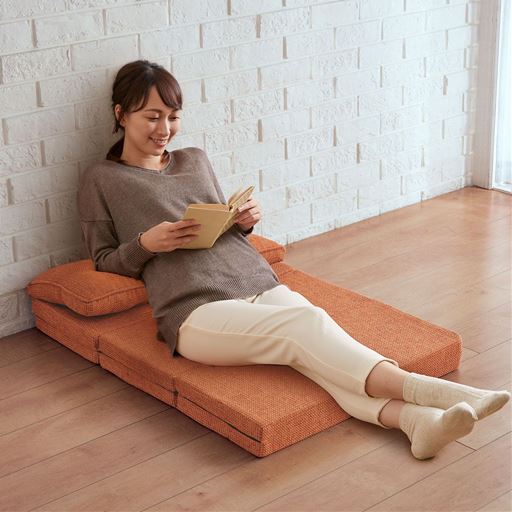 オレンジ<br>折りたたみ方によっていろんなアレンジが可能です。