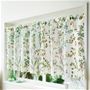 オフホワイト(幅140×丈45cm)<br>水彩画のような草花柄が美しいミラーレースカフェカーテンです。