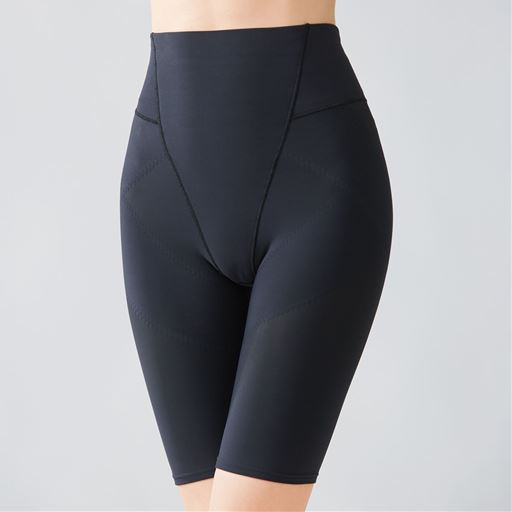 ゆるみがちな骨盤底筋まわりを引き上げるようにサポートする、裏起毛素材の骨盤底筋まわりサポートレギンス(5分丈)