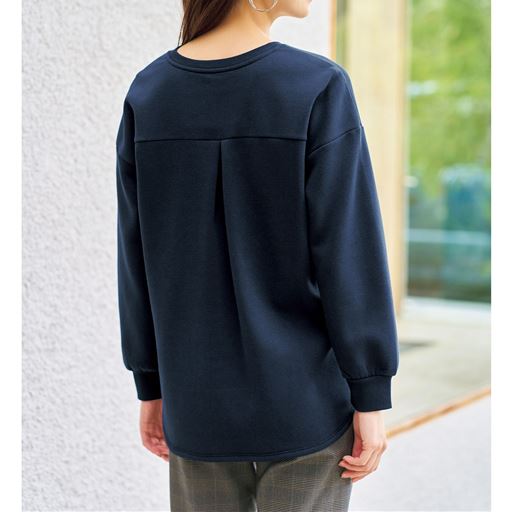 ネイビー バックスタイル