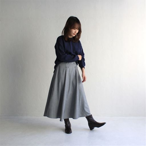 ネイビー コーディネート例(スタッフ身長159cm、着用はMサイズ)