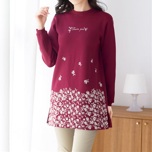 ワイン<br>首まわりからヒップまで包んでぬくもりも体型カバーも叶う