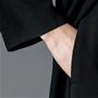 ワンピースの左右に便利なポケット付き