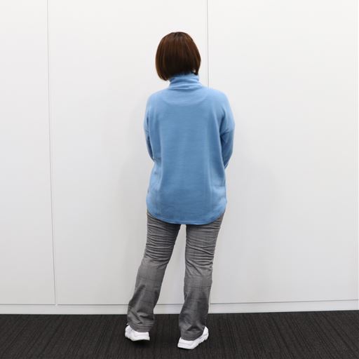 ブルー コーディネート例(スタッフ身長152cm、着用Mサイズ)