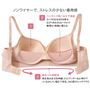 スキンピンク ノンワイヤーで、ストレスの少ない着用感 (1)ハンモック風パネルで美胸 カップの左右を引き寄せ、広がりをおさえるパネルで無理なく美胸に整える。(2)締めつけ感軽減 身生地は全方向伸縮。とくにアンダーはよく伸びてくい込みにくく、幅広で安定。360度ストレッチでラク。(3)脇から背中まですっきり 脇～背中を広くカバーし、お肉の段差を軽減。