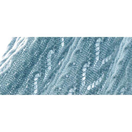 透かし 柔らかな毛足のニットを透かし編みに