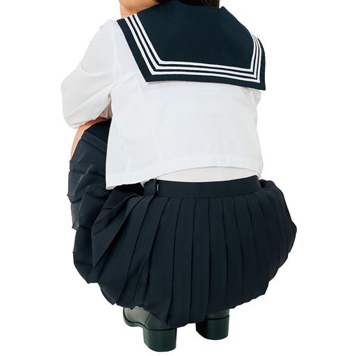 背中が隠れる長めの丈で肌のチラ見えを防止!