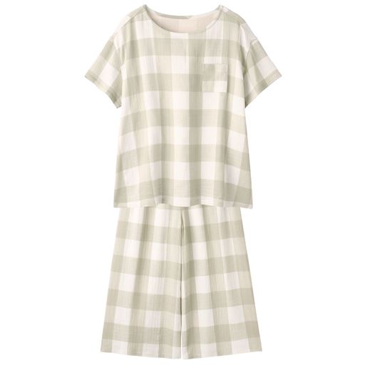 グリーンベージュ (1)着脱しやすいTシャツタイプ。(2)左胸のミニポケットがアクセント。(3)涼しいヒザ下丈。