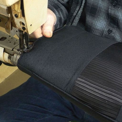 昭和40年設立の老舗袋物製造メーカー「クラフト都路(つじ)」 熟練職人が一つ一つ丁寧に手作りで作り上げています。