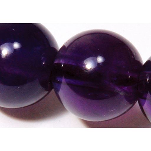 上質な濃色の紫水晶を使用。光が差し込むと紫水晶の透明感と美しさが際立ちます。