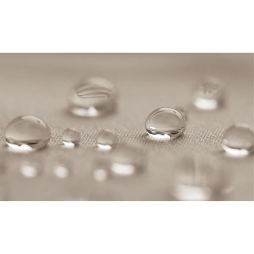 はっ水加工 ポリエステル100%素材で、はっ水加工。なめらかな肌触りで多少の雨も安心