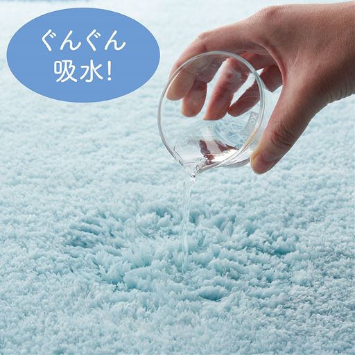 通常アクリル糸の2倍以上の吸水力! すばやく水分を吸収・発散させるので表面をサラサラに保ちます。