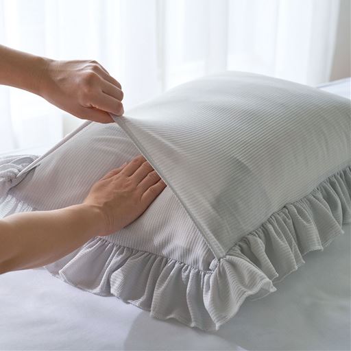 グレー<br>枕カバーはかぶせ式なので、ごろつくファスナーがなく着脱も簡単。