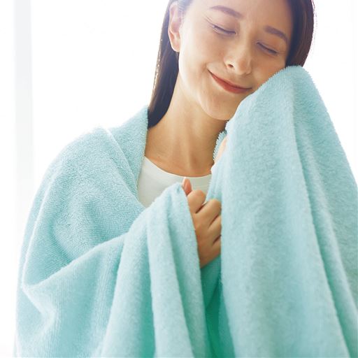 ミスティブルー<br>綿100%パイルがバスタオルのように汗を吸い取ってくれるので、汗かきさんにもおすすめ。